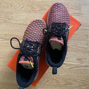Nike Roshe Flyknit Women size 6